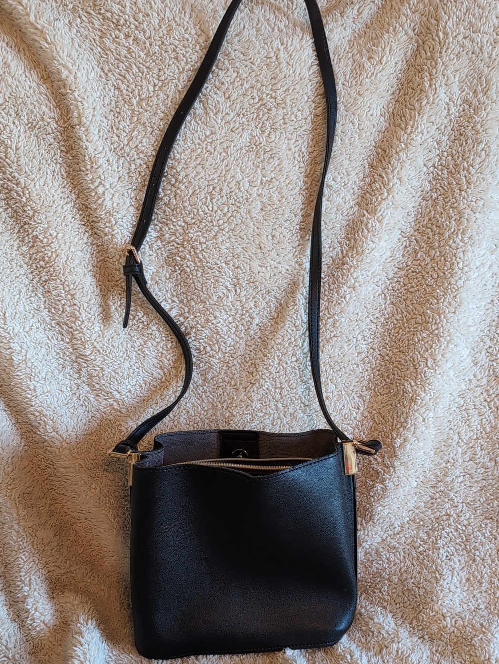 Street Level Classic Black Crossbody Bucket Bag - Women's